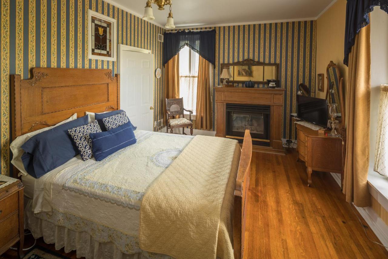 ガリーナ The Steamboat House Bed & Breakfast エクステリア 写真