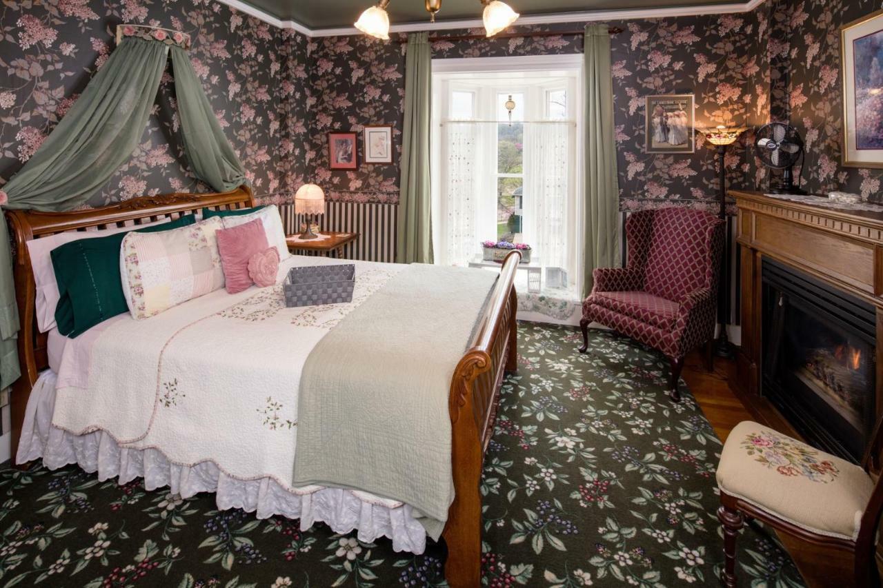ガリーナ The Steamboat House Bed & Breakfast エクステリア 写真