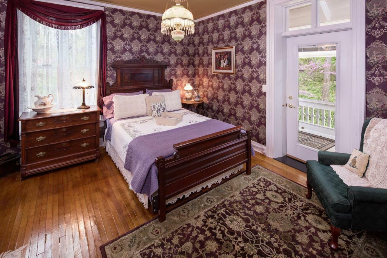 ガリーナ The Steamboat House Bed & Breakfast エクステリア 写真