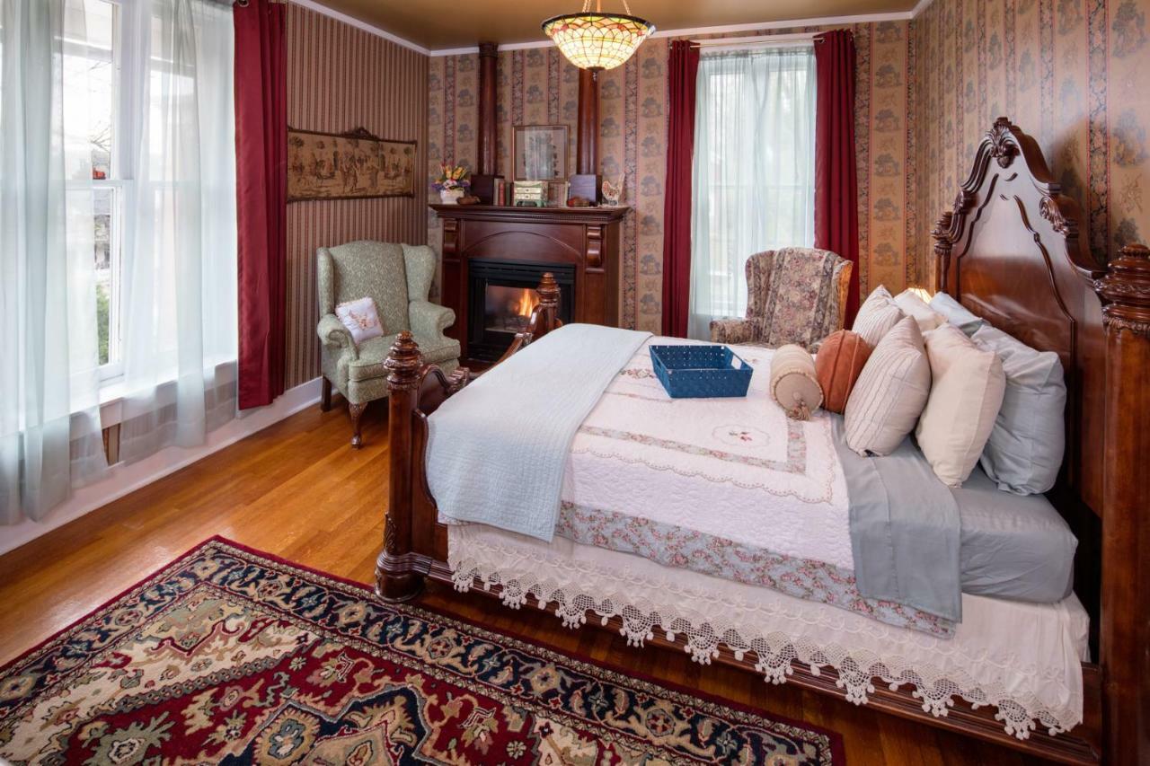 ガリーナ The Steamboat House Bed & Breakfast エクステリア 写真