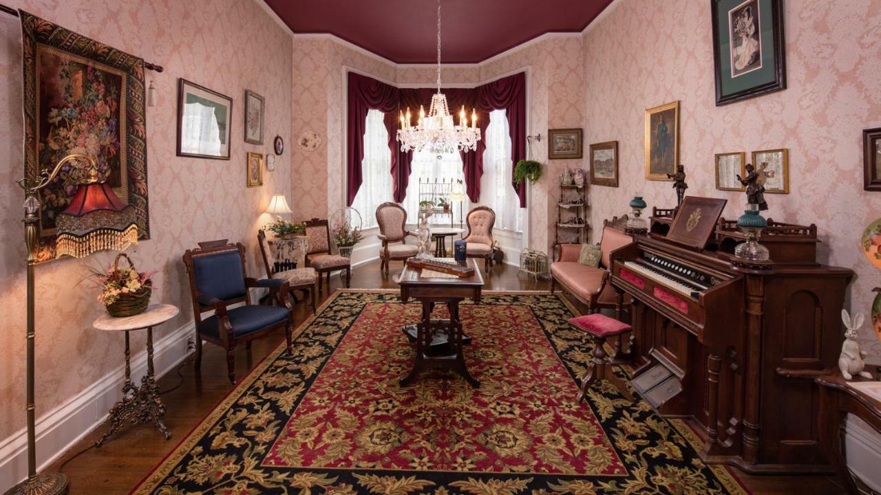 ガリーナ The Steamboat House Bed & Breakfast エクステリア 写真