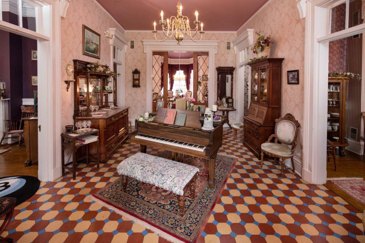 ガリーナ The Steamboat House Bed & Breakfast エクステリア 写真