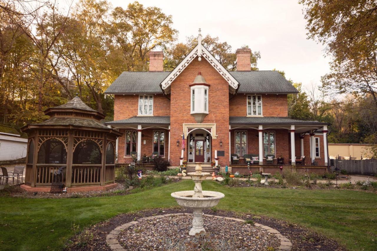 ガリーナ The Steamboat House Bed & Breakfast エクステリア 写真