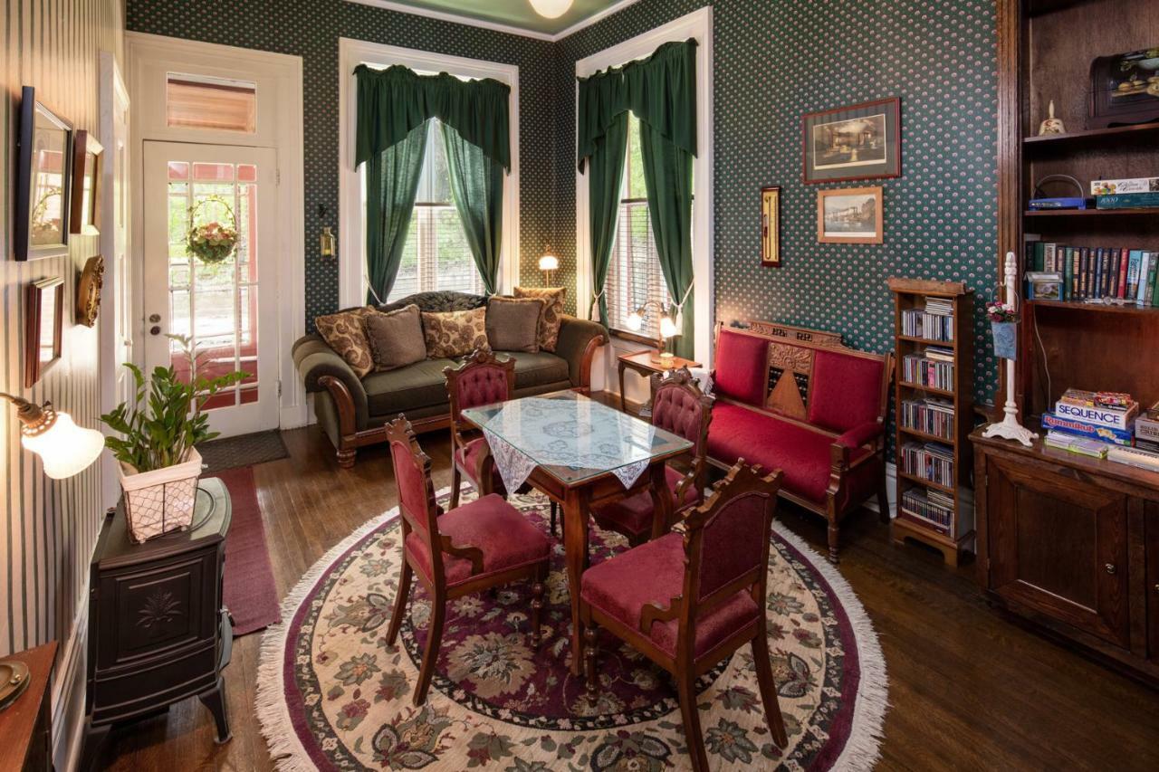 ガリーナ The Steamboat House Bed & Breakfast エクステリア 写真